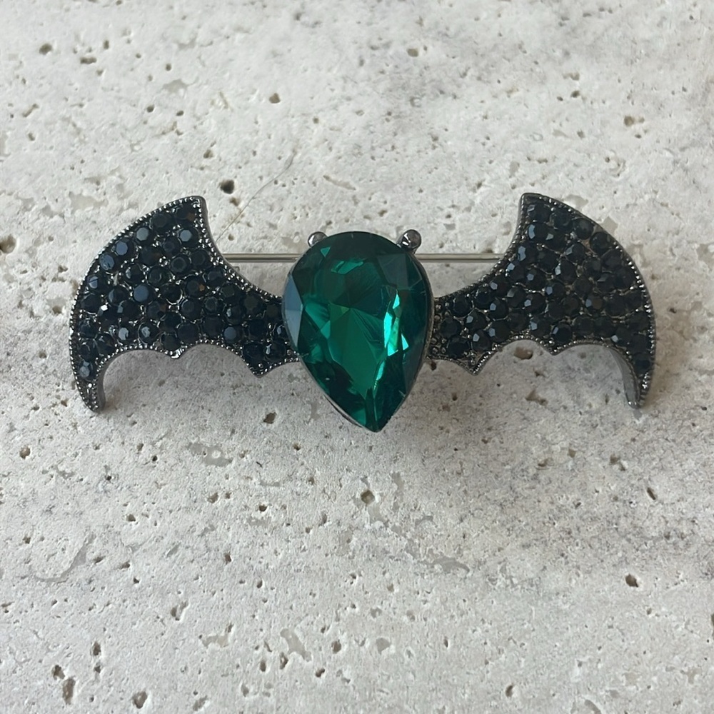 MACY'S Bat pin gold tone